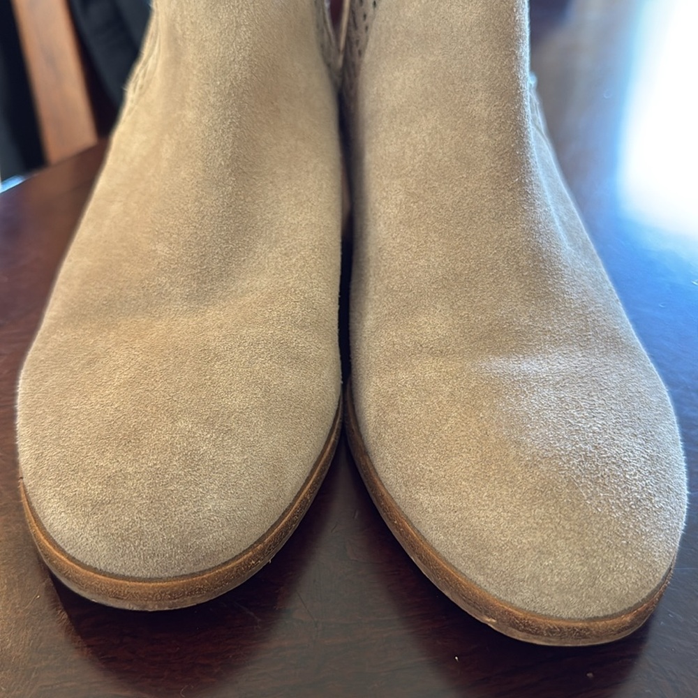 Vince Camuto Women’s VP-Philena Suede Leather Booties color tan size 9.5 - Picture 3 of 13